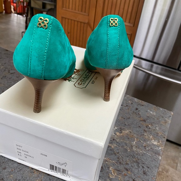 Brand: Coach Model: Zoee Suede Color: Emerald Size: 8.5 - Picture 3 of 8